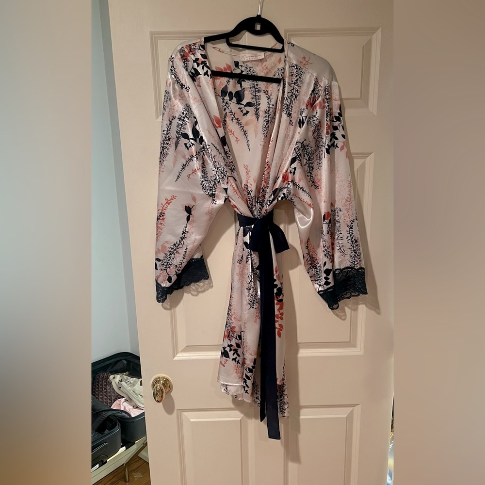 Oscar De La Renta Pink & Blue Floral Kimono with Lace (3x)